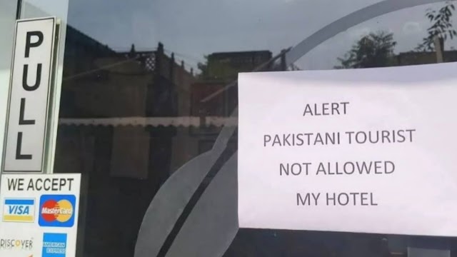 आगरा के होटलों में पाकिस्तानियों की नो एंट्री, मालिकों ने दरवाजे पर चिपकाए पोस्टर 'Pakistani not allowed'