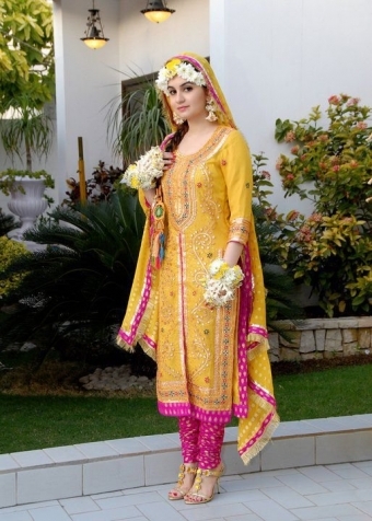 Mayoon-and-Mehndi-Dress