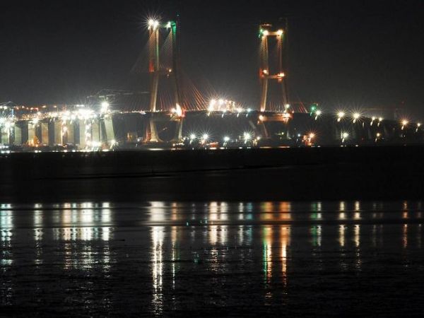 Foto Jembatan Suramadu Malam Hari Indah Banget
