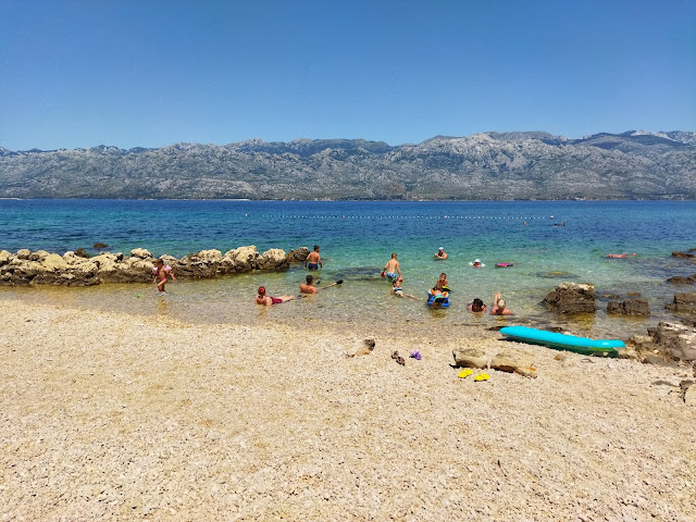 plaża w Razanac, morze, góry, turkusowa woda