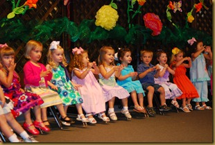 g 2 year old school play (23)