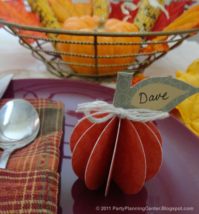 Fall Wedding Place Cards on Center  Free Printable Fall Decorations And Thanksgiving Place Cards