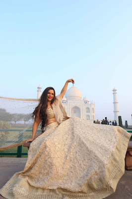 Actress aastha-rawal-visits-historic-tajmahal-agra