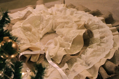 DIY: Burlap and Lace Christmas Tree Skirt