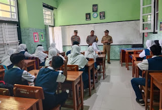 Kabid Humas Polda Jabar : Polisi Masuk Kelas Edukasi Kekerasan Dikalangan Pelajar