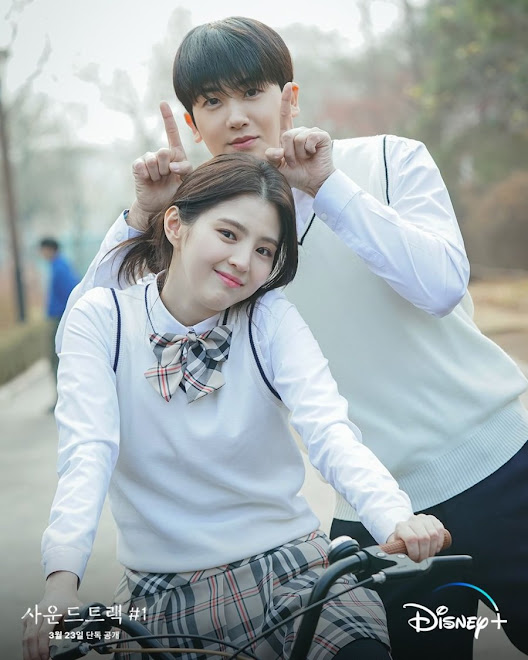  | Park Hyung Sik and Han So Hee displayed their sweet chemistry in the nostalgic mini-series