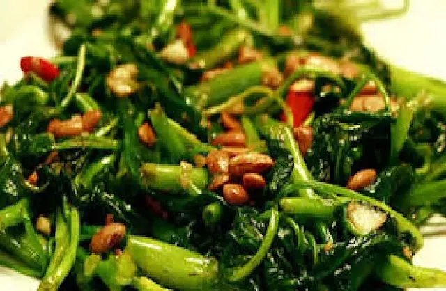 Cara membuat resep tumis kangkung tauco yang enak dan menyegarkan