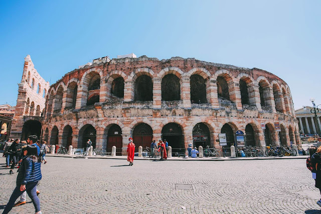 Thành Rome có niên đại từ thế kỷ thứ 8 trước Công nguyên, nằm ở trung tâm vùng phía tây bán đảo Italy. Trải qua nhiều cuộc chiến tranh khốc liệt thế nhưng kinh đô huy hoàng của đế chế La Mã ngày ấy vẫn không thể sụp đổ trước bao biến động thời cuộc.