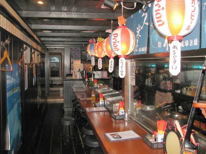 ぬちぐすい［草葉町］・店内カウンター