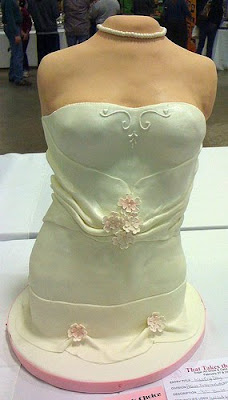 headless bride cake