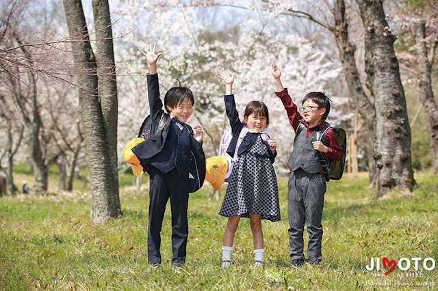 吹田市の桜で入学記念のロケーション撮影