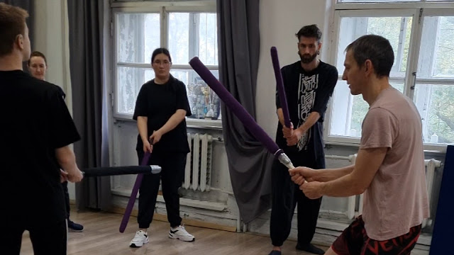 Техника нанесения ударов длинным японским мечом катаной в школе кендзюцу Katana Club