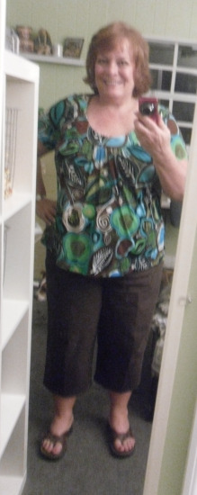 And here it is on fuzzy me, paired with my "new" capris.