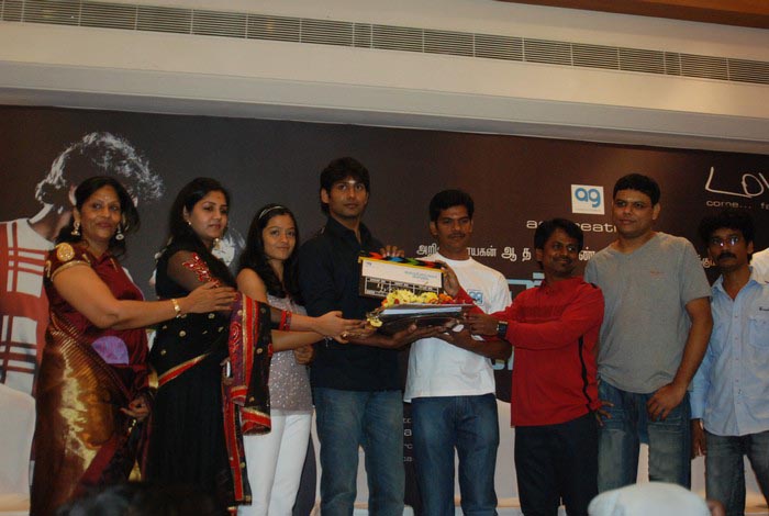 Photos Ponmaalai Pozhudhu Tamil Movie Launch Aadhav Murugadass wallpapers