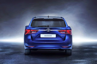 Toyota Avensis 2015 facelift revealed