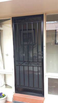 Gambar Pintu Besi Minimalis Elegan 