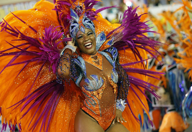 Rio Festival thigh show