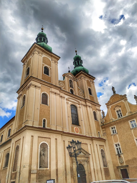 barokowy zespół klasztorny franciszkański: kościół Matki Boskiej Różańcowej