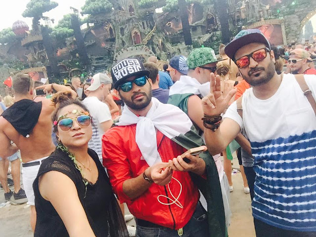 Waqar Zaka Wearing Pakistani Flag at Tomorrowland