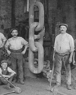 Forging the chain for the Titanic's anchor, 1910