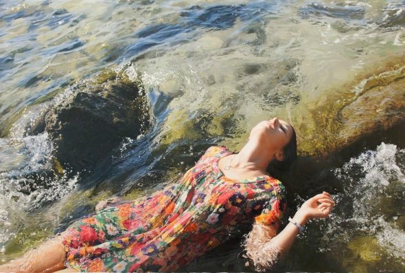 Yigal Ozeri pinturas hiper-realistas mulheres natureza foto-realismo impressionante