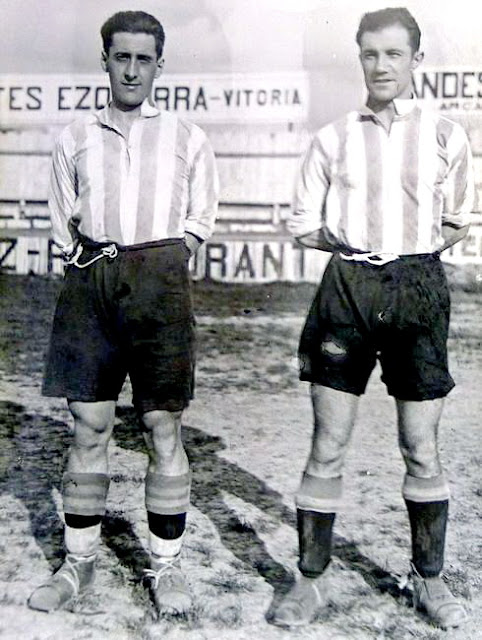 Jacinto Quincoces y Ciriaco Errasti, mitos del fútbol español y figuras en el Deportivo Alavés. En 1931 protagonizaron un sonado traspaso al Madrid, para repetir con Ricardo Zamora el trío defensivo de la Selección Española. REAL VALLADOLID DEPORTIVO 2 DEPORTIVO ALAVÉS 1. 22/09/1928. Partido amistoso. Valladolid, campo de la Sociedad Taurina.