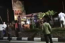 Pleno KPU Lombok Tengah Ricuh, TNI-Polri Berhasil Kendalikan Massa di Praya 