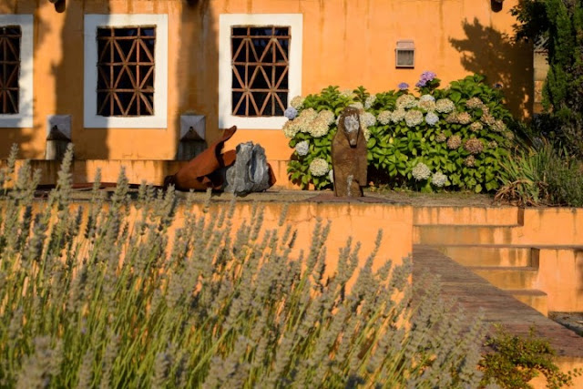 Maria Leal da Costa, jardines con esculturas, esculturas para jardines, ideas para jardines