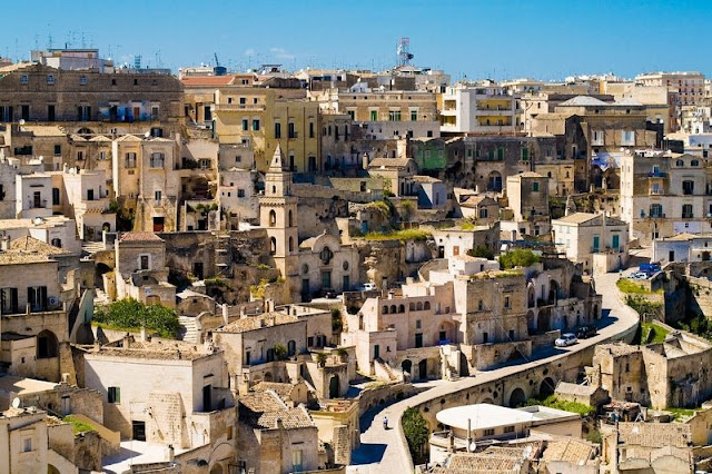 After the Second World War, the new government tried to move the city’s cave residents into modern dwellings but many people were reluctant to move. Eventually, the government had to forcibly relocate the inhabitants to the new town on top of the cliff.  Matera’s fortune changed after 1993 when UNESCO declared Matera’s sassi and cave churches a world heritage site, bringing a wave of curious tourists. Since then, many of Matera’s crumbling caves has been restored and transformed into cozy homes, stylish hotels and restaurants.