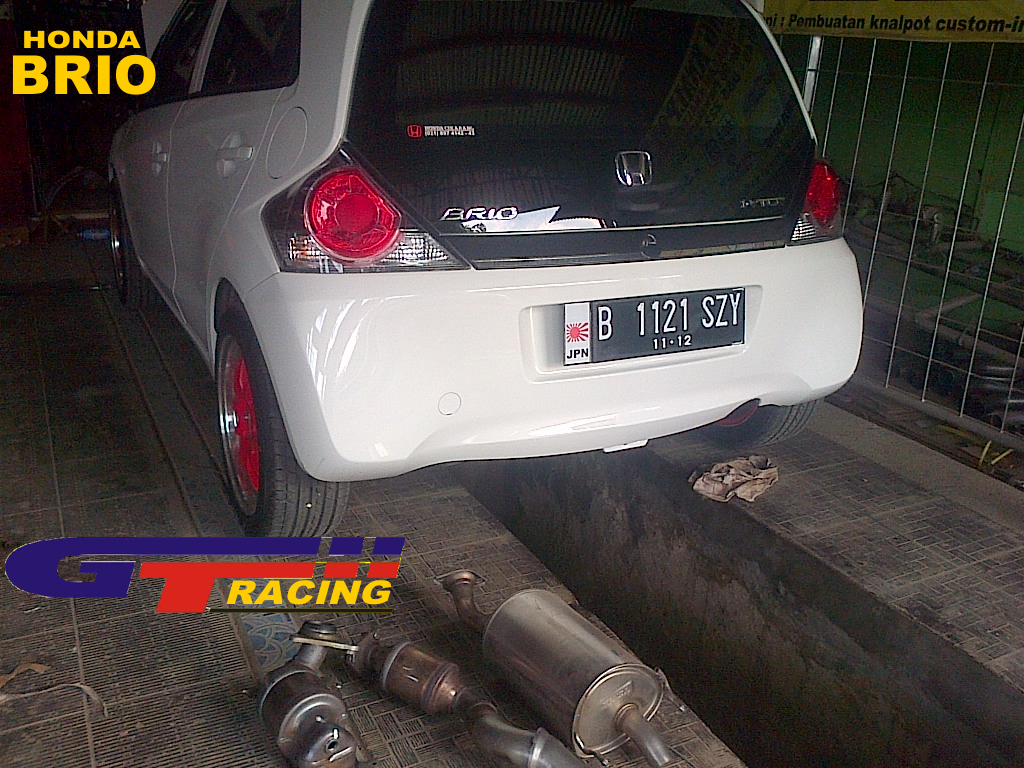 MODIFIKASI KNALPOT RACING Pemasangan Knalpot Racing Honda Brio