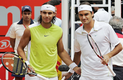 An old photo of Roger Federer and Rafael Nadal before match