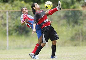 Foto: Larissa contra o Bahia