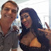 Jair Bolsonaro posa em foto com Inês Brasil e gera polêmica