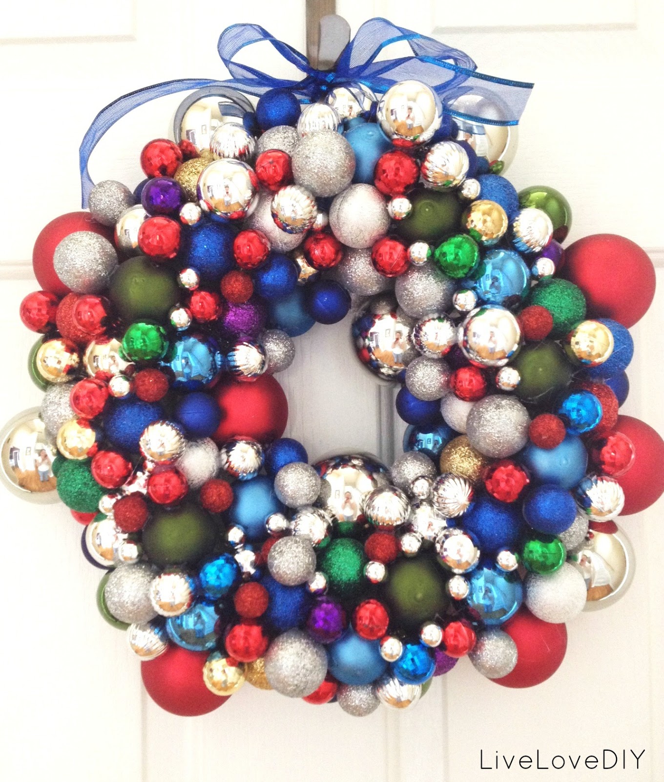 LiveLoveDIY: How To Make A Christmas Ornament Wreath
