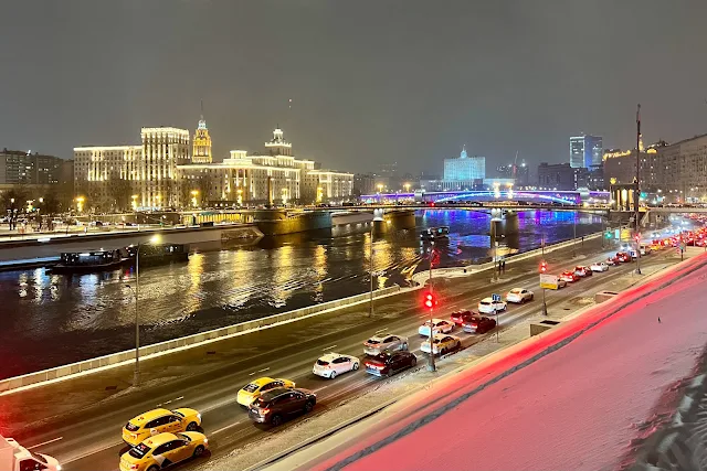 Ростовская набережная, Москва-река, Бородинский мост