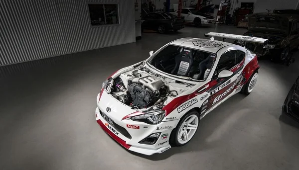 Toyota GT86 motor Nissan GT-R