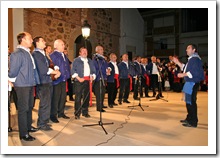 Las voces masculinas cantan a pleno pulmón la folía de la composición, durante la actuación del pasado año.