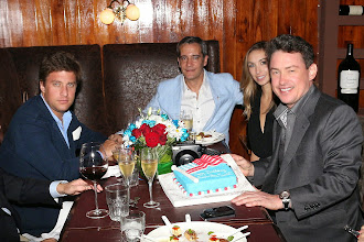 El embajador de los Estados Unidos Noah Mamet festejó su cumpleaños en Ralph's Bistro & Bar