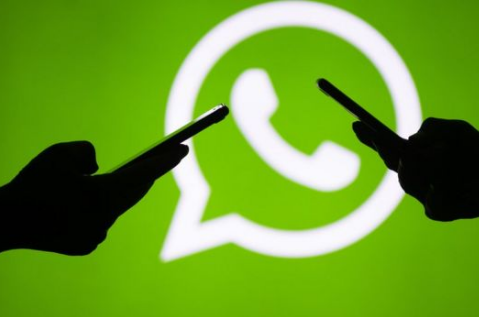 تطبيق WhatsApp يتيح حذف الصور أو مقاطع فيديو بعد ارسالها.