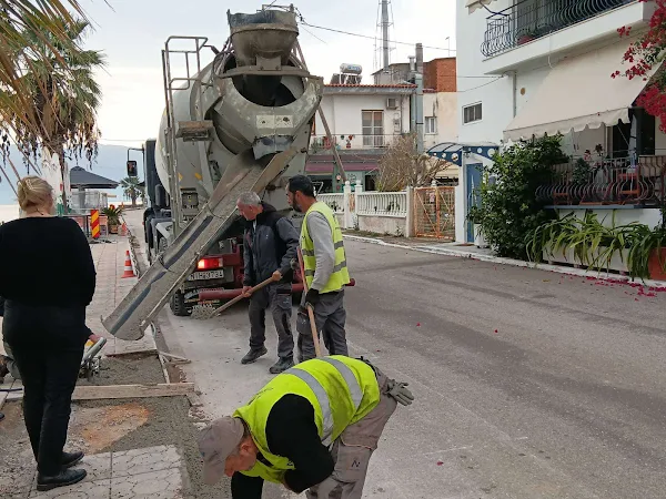 ΑΝΤΙΚΑΤΑΣΤΑΣΗ ΦΩΤΙΣΤΙΚΩΝ ΣΩΜΑΤΩΝ ΣΤΗΝ ΠΑΡΑΛΙΑΚΗ ΟΔΟ ΤΗΣ ΚΟΙΝΟΤΗΤΑΣ ΑΓΙΑΣ ΜΑΡΙΝΑΣ