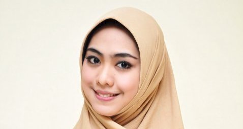 39Sejuta Pelangi' oleh aktress wanita muslimah iaitu Oki Setiana Dewi