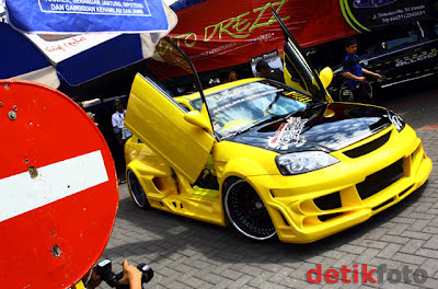  Modifikasi  Mobil  Honda Civic jadi  Bumblebee Oto Trendz