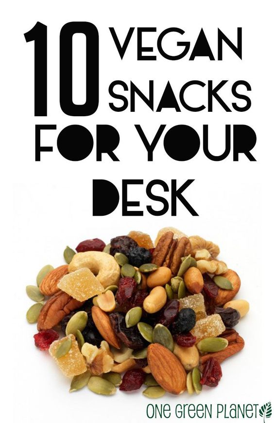 It’s not hard to eat healthy when you’re at home and have a fridge at your disposal, but what about when you’re at work and stuck at your desk? We’ve all had times at the office where we’re hungry, stressed, and tempted to eat something unhealthy. Some store bought snacks have just as much salt, sugar, and unhealthy fats as items you’d get out of an office vending machine, which might leave you frustrated as to what you should eat.