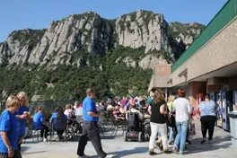 El Día de la Gran Familia de la ONCE Catalunya reúne más de 1.200 personas ciegas y deficientes visuales, la romería más grande del mundo que peregrina a Montserrat