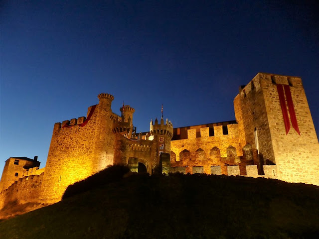 Castillo Templario de Ponferrada, iluminación por la noche