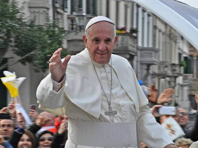 40 Ribu Orang Ikuti Misa Bizantium Bersama Paus Fransiskus di Slovakia.lelemuku.com.jpg