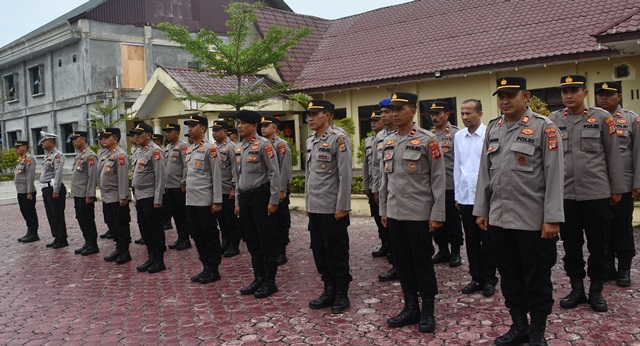 Bentuk Apresiasi, Kapolres Aceh Timur Beri Penghargaan Pada Anggota Berprestasi