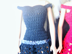 detalhe do Vestidos preto de Crochê Para Barbie  Por Pecunia MillioM