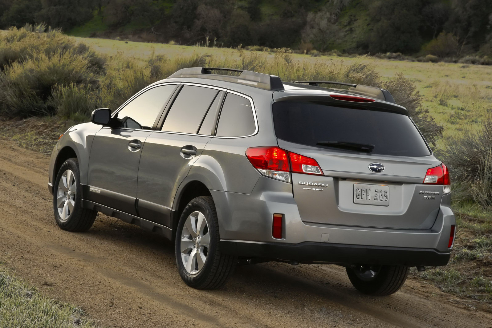 Car Reviews: Minor Updates for 2011 Subaru Legacy Sedan and Outback