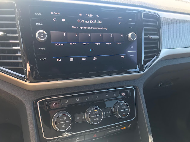 Infotainment and HVAC in 2020 Volkswagen Atlas Cross Sport